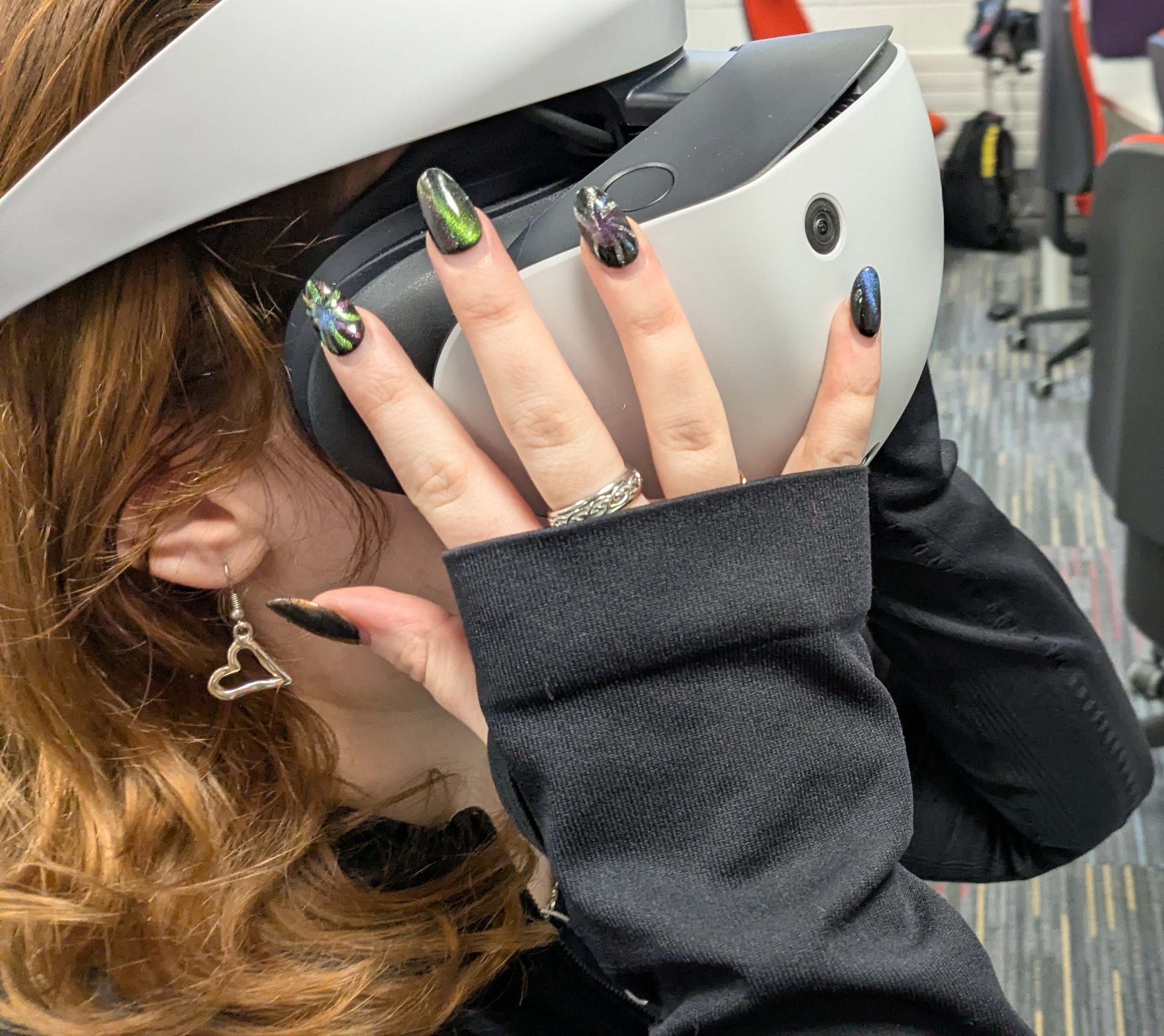 Adjusting VR head mounted display
