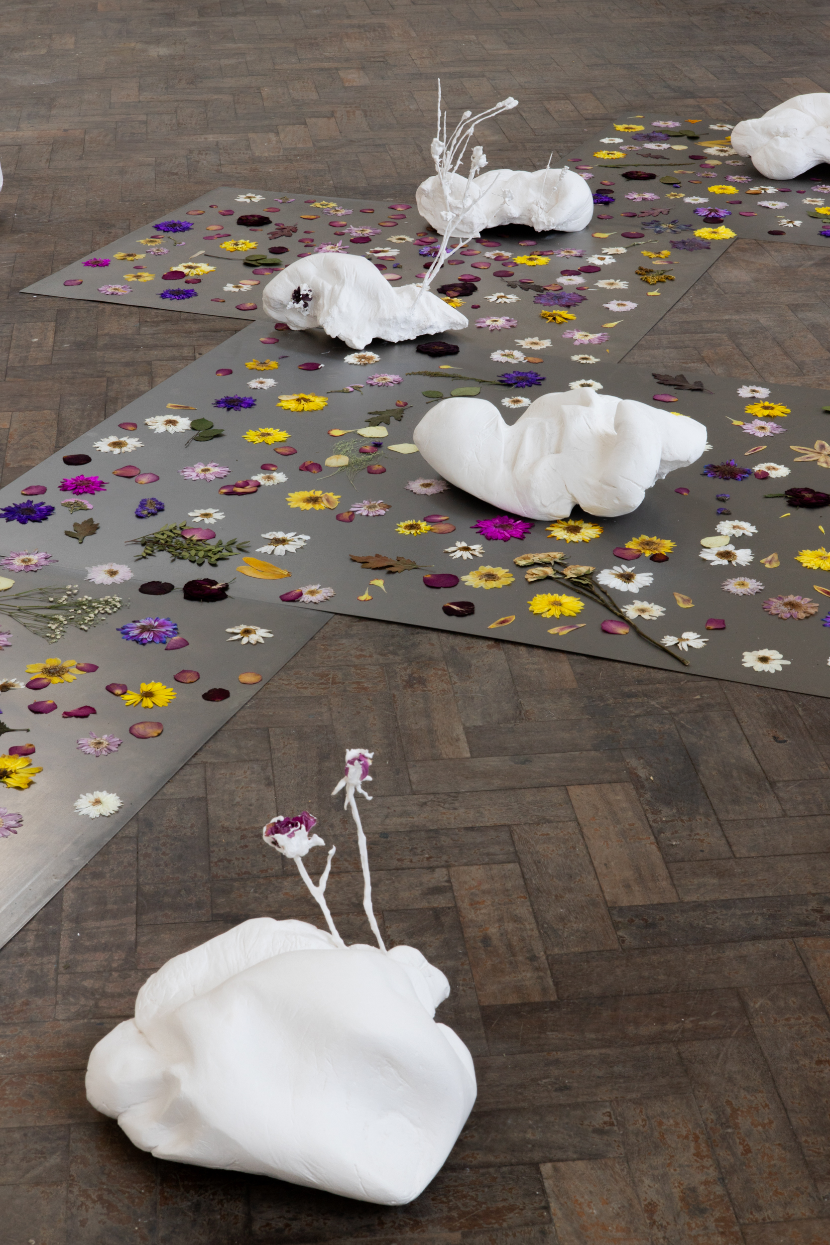 Deva Cervera, 'Bodies in Suspension', 2025. Plaster, mild steal, flowers, audio. 230x 210cm, 1,03min
