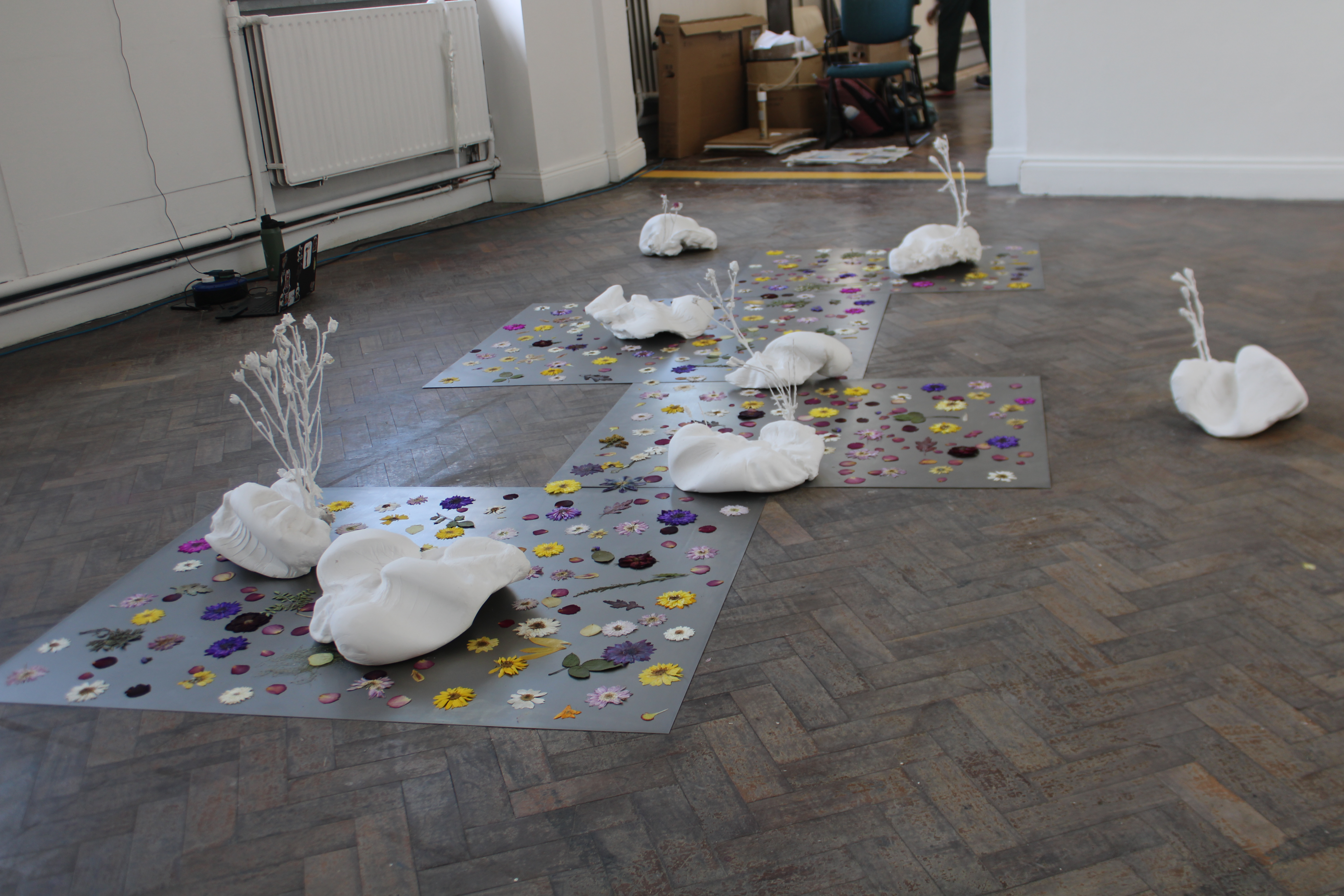 Deva Cervera, Bodies in suspension, plaster, mild steal, flowers