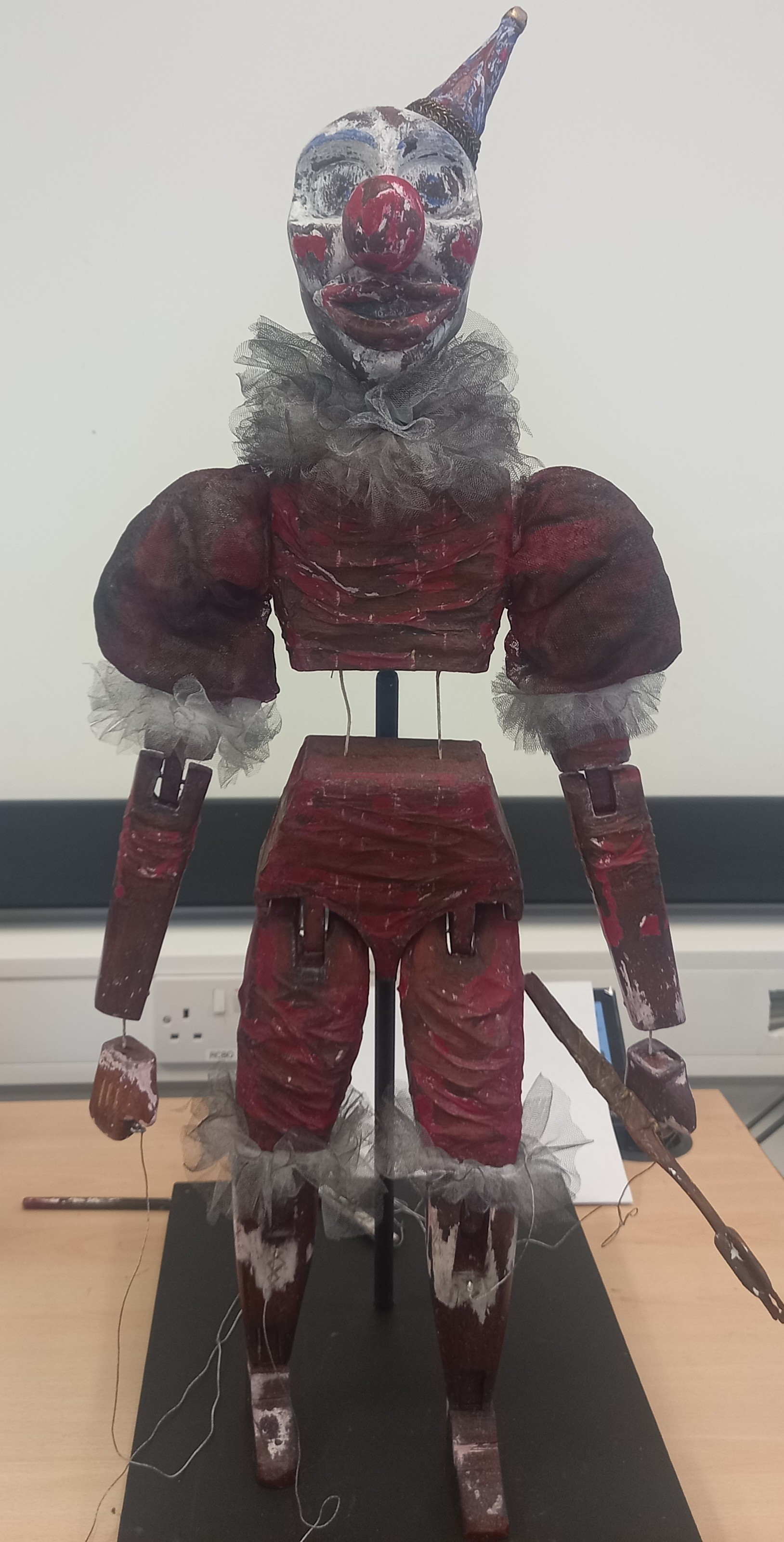 Clown standing still 