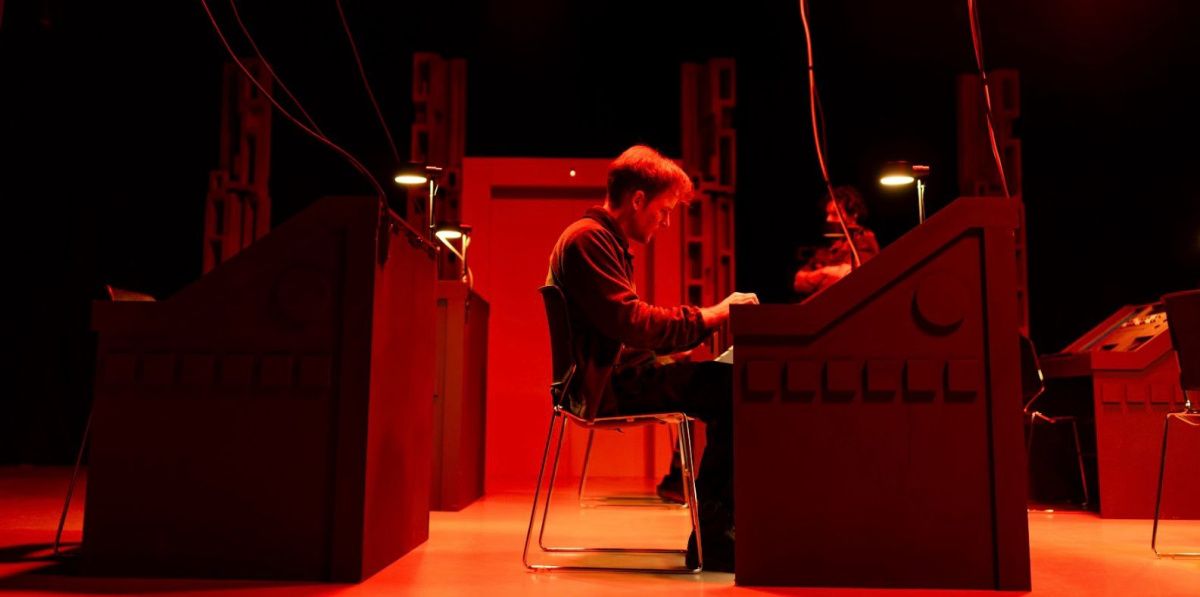 City Upon A Hill Set