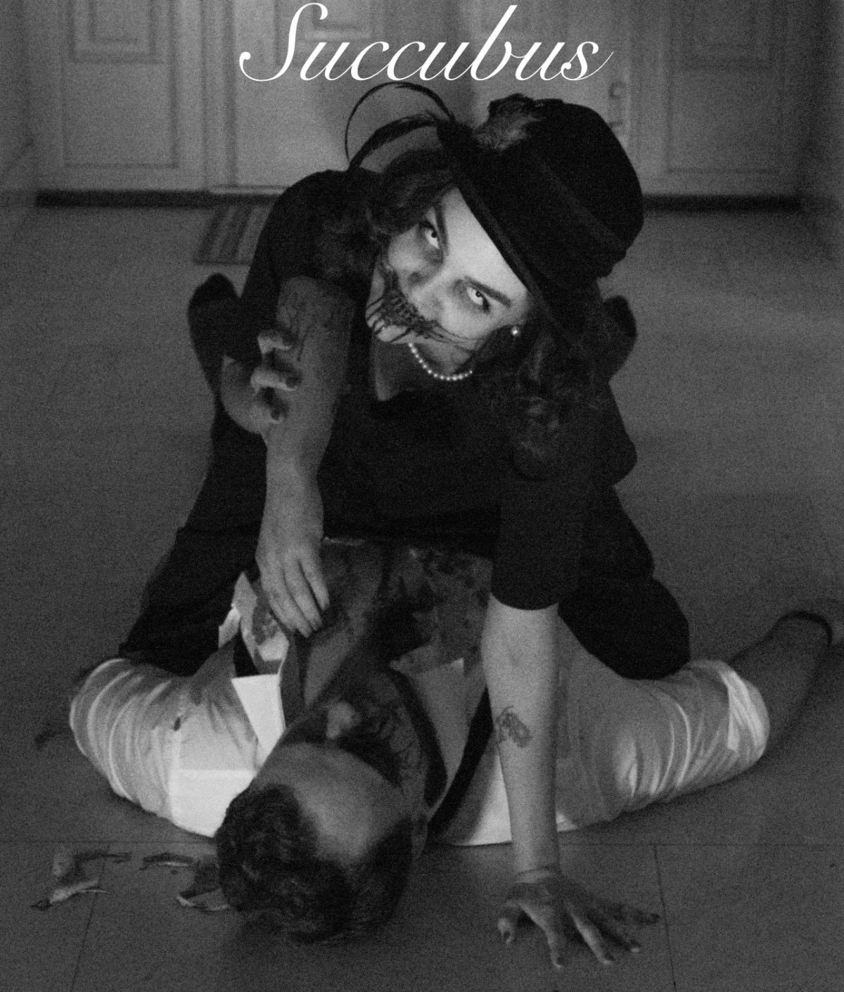 The final shot views the disturbing fate of the man after he tries to attack our femme fatale only he couldn’t image what she is capable of.