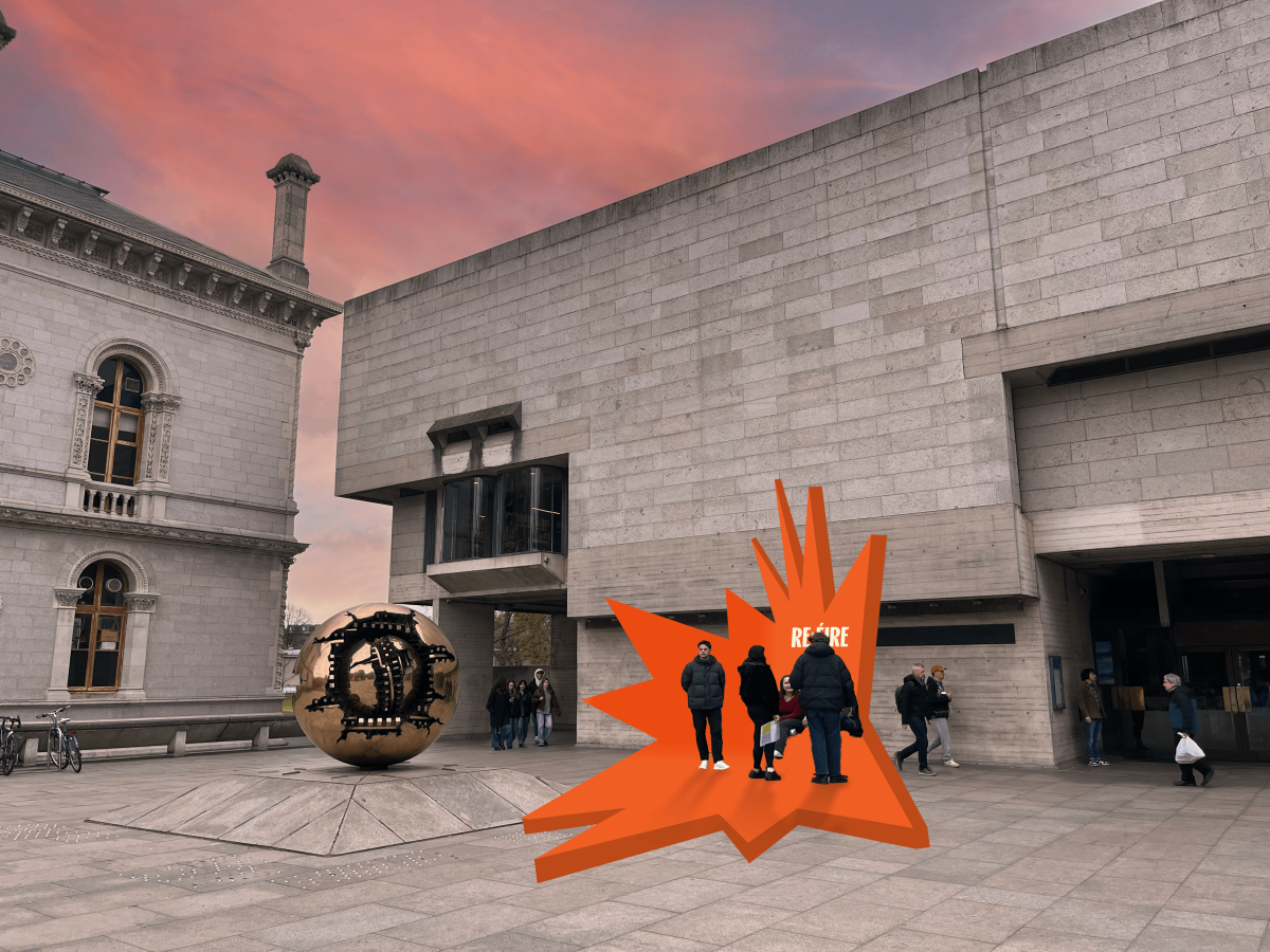 Another sculpture for wayfinding, it resembles a star and it is placed in front of trinity library.