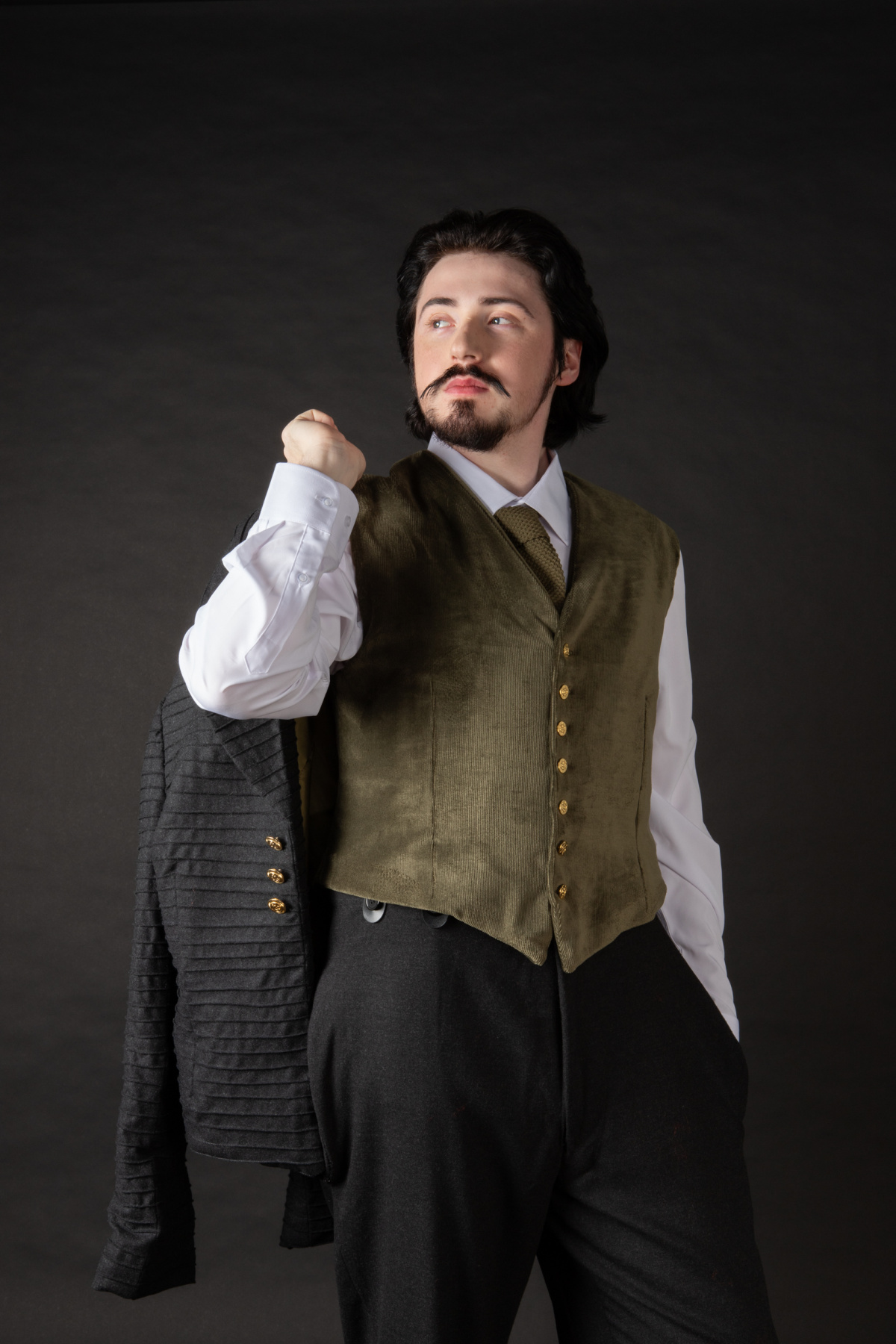 Olmstead, arriving to the town of Innsmouth, wears a morning suit accurate to those of the 1890’s. The costume consists of a jacket, fully covered with pin tucks, a corduroy waistcoat and woollen trousers with button braces attached. Photograph by Sarah Lordan. 