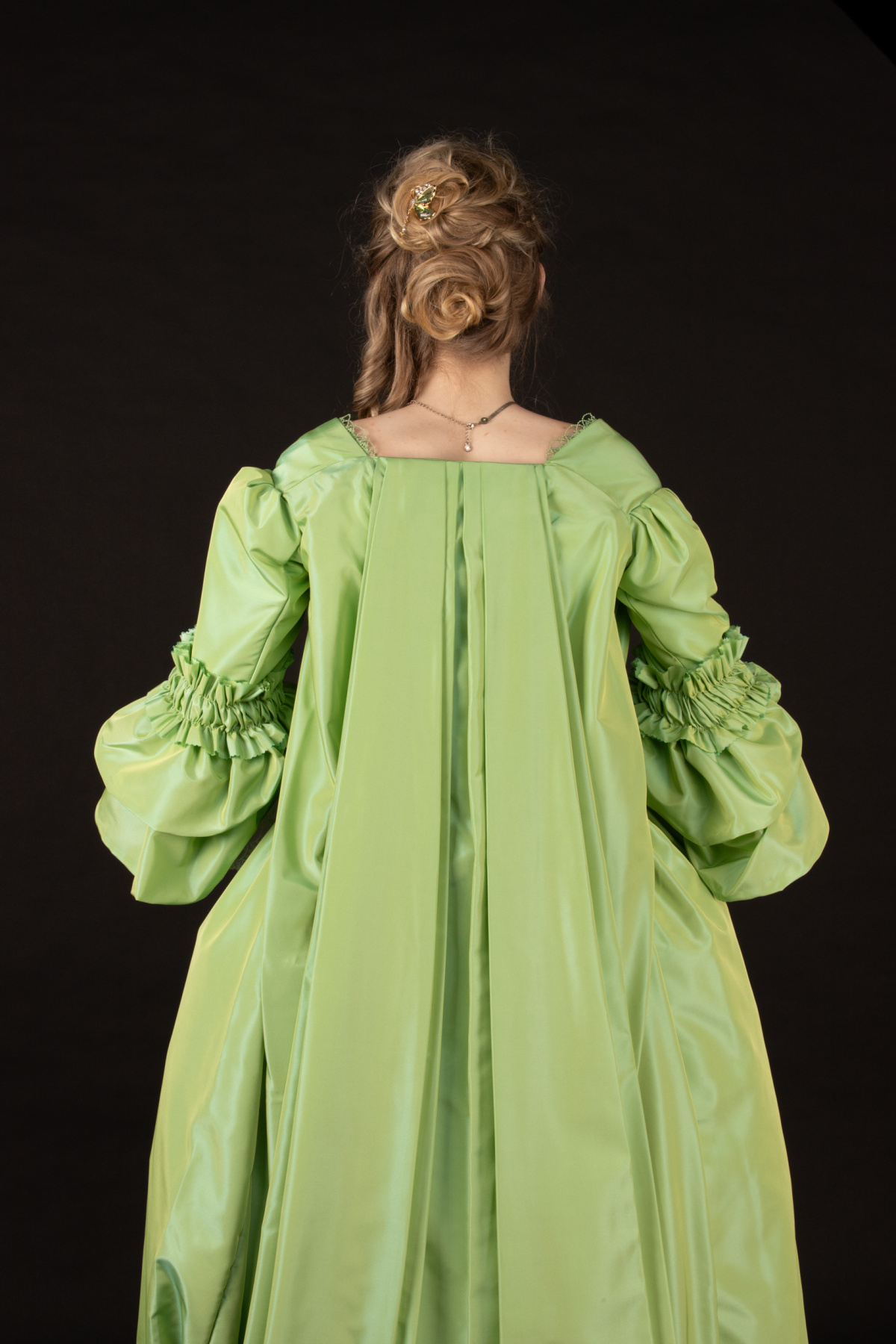 Sacque back of a 1770s Georgian dress