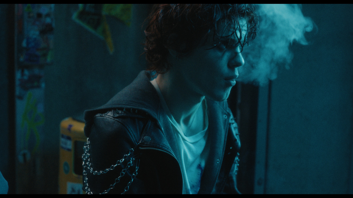 Tymek smoking outside club