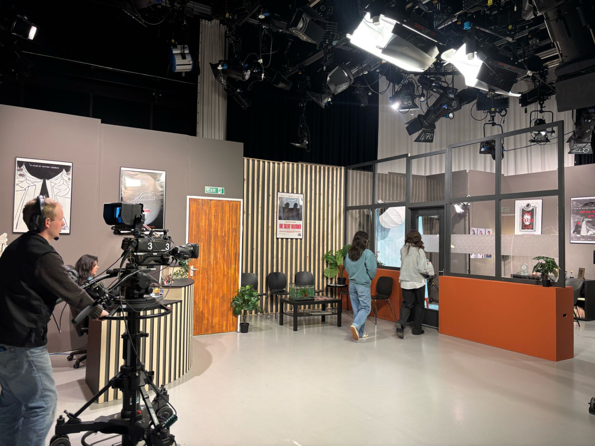 Indecent Exposure - Set