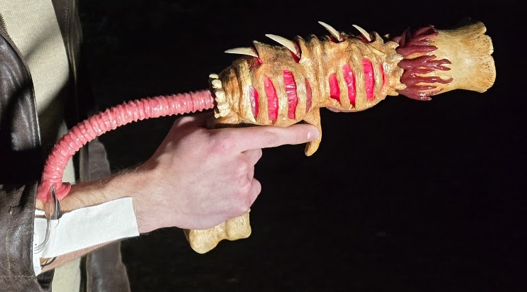 technical side alien gun