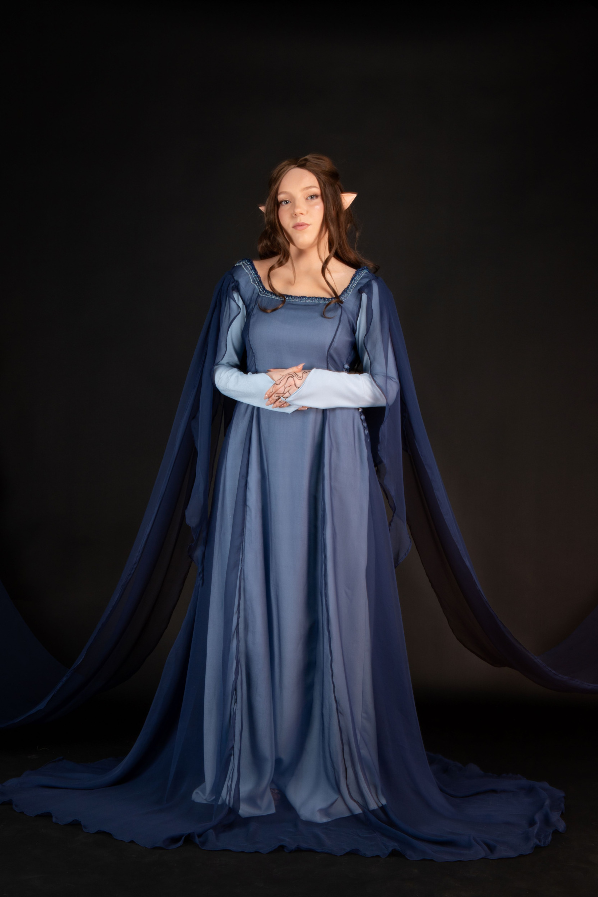 Ellen Farquhar as Feryre Archeron, showcasing the full ensemble of the dress. Photographed by Sarah Lordan.