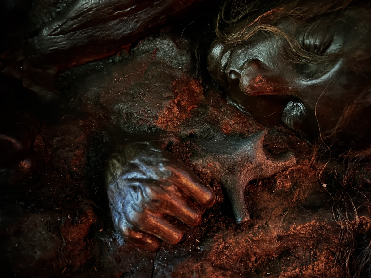 Up close of pig figurine 
