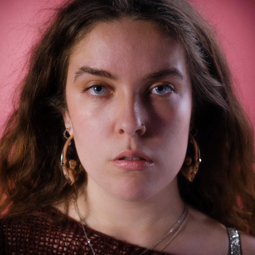 Sadhbh Vella Headshot